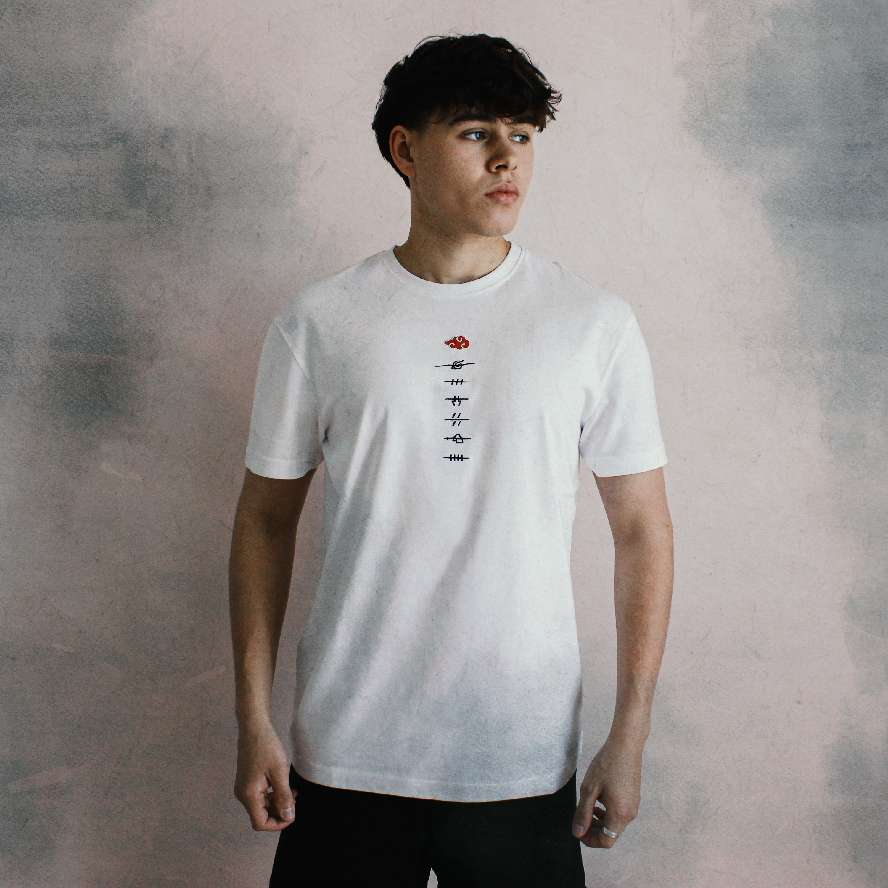 T-Shirt Regular Naruto Shippuden™ [Akatsuki Rogue Signs] · Blanc