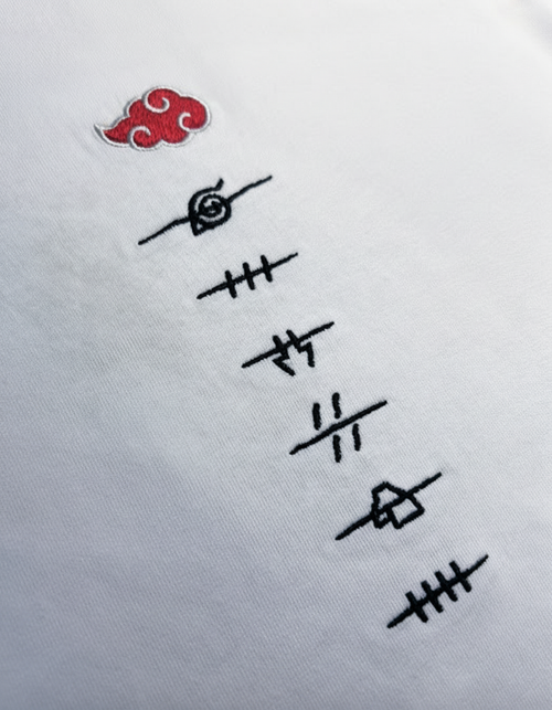 Zoom broderie 5 symboles villages Nukenin verticaux – T-Shirt Akatsuki Naruto Shippuden™ PROJO