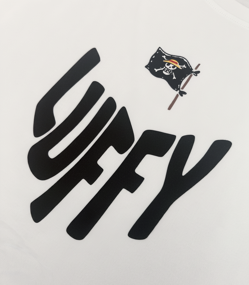 T-Shirt Regular One Piece™ [Drapeau Luffy] · Blanc