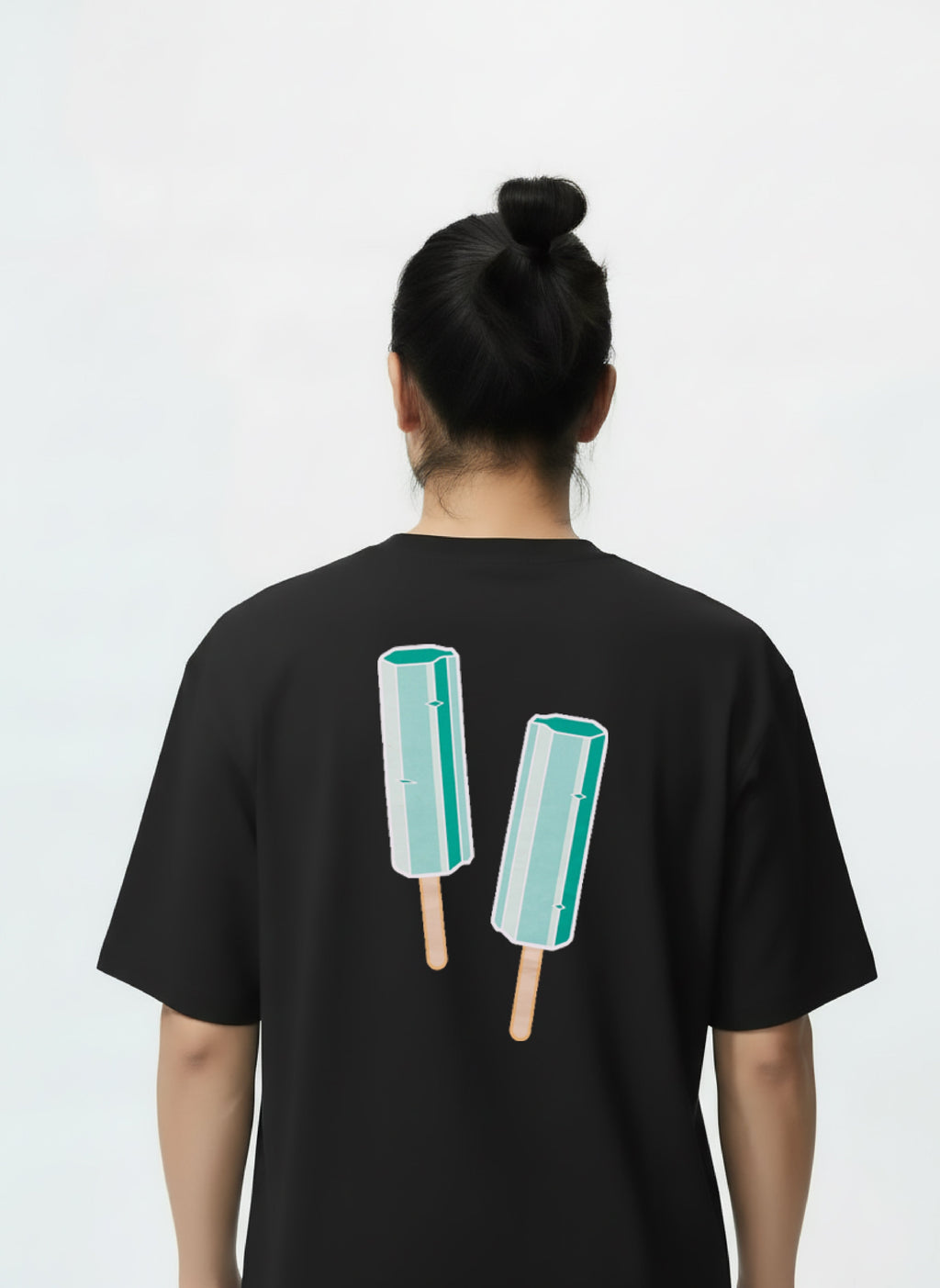 Vue modèle coupe Oversized T-Shirt Jiraiya – Licence officielle Naruto Shippuden™ PROJO