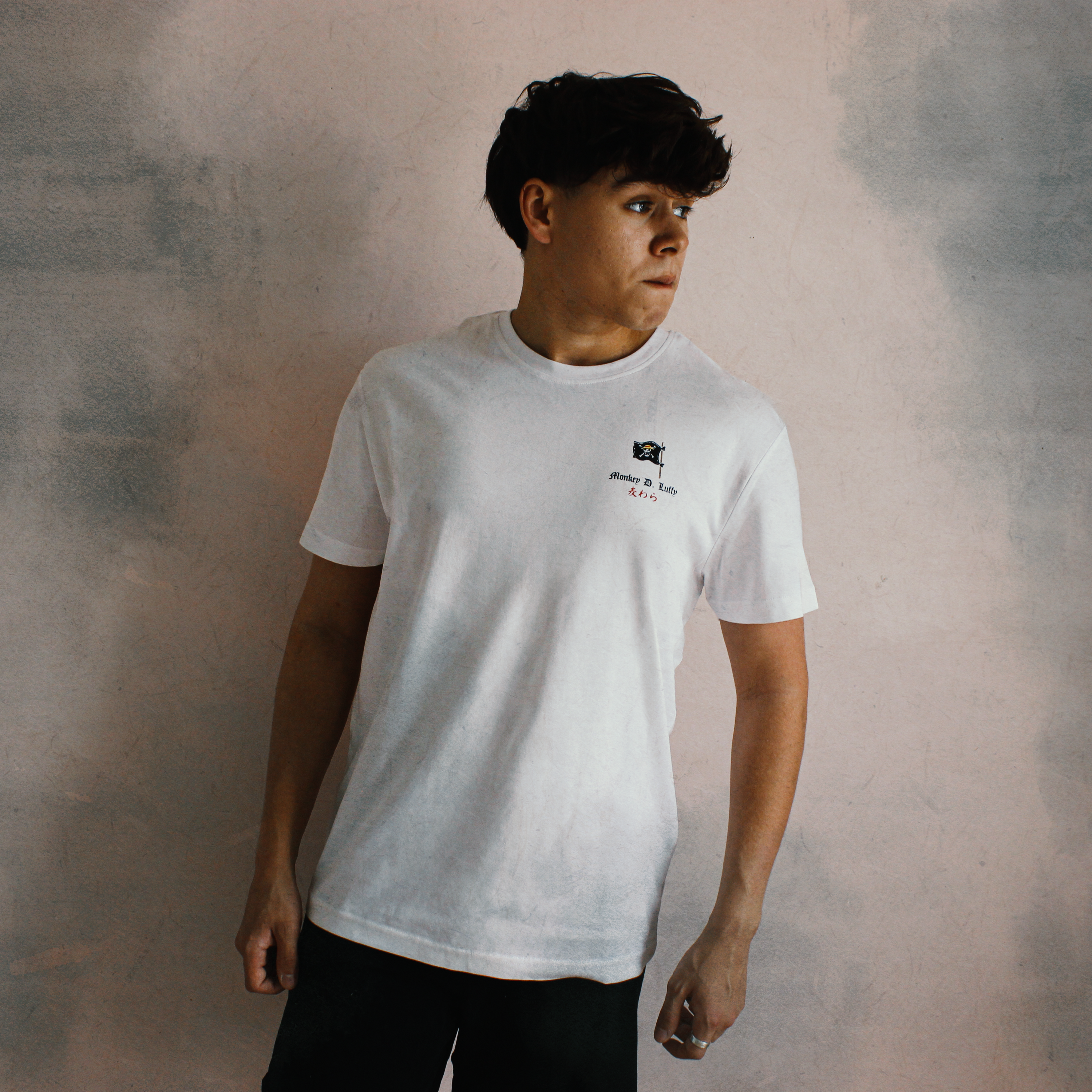 T-Shirt Regular One Piece™ [Monkey D.Luffy Flag] · Blanc · Fournisseur B2B PROJO PRO